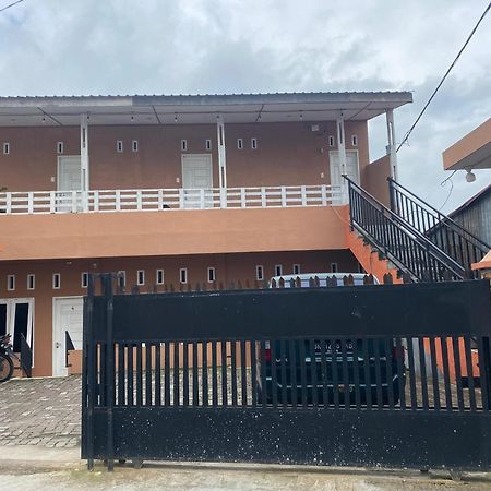 Ron'S Guest House Berastagi Backpacker Rooms Exterior foto