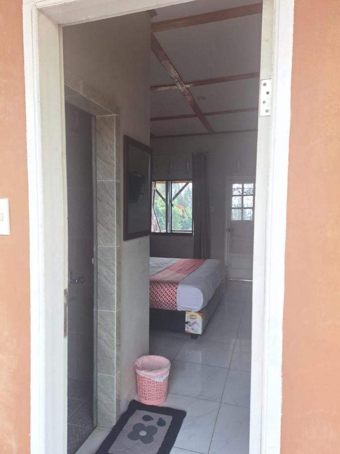 Ron'S Guest House Berastagi Backpacker Rooms Exterior foto
